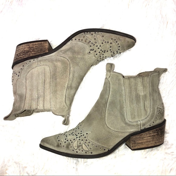 Amuse Society Shoes - AMUSE SOCIETY RUSTIC SUEDE WESTERN BOOTIES 8